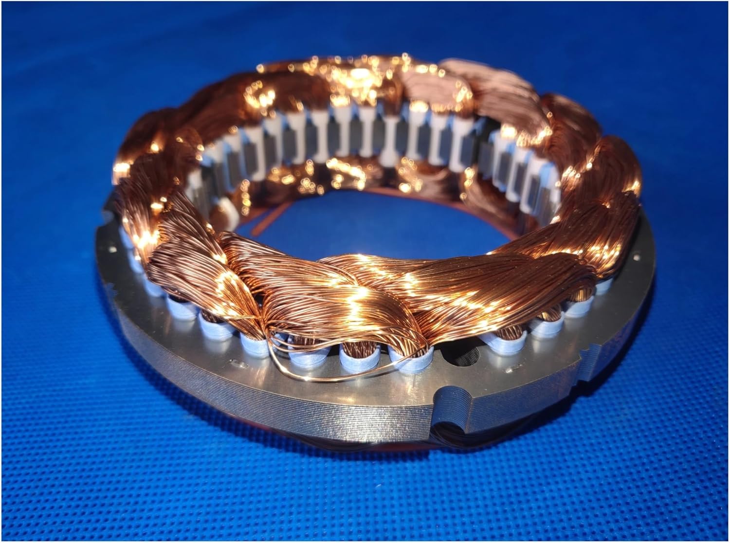 Wind Turbine Generator 750 RPM 500w 12V 24V Windmill AC DC Power Magnetic Dynamo Water Turbine Hydro tor Industrial Energy(with The Base,12V_500W)