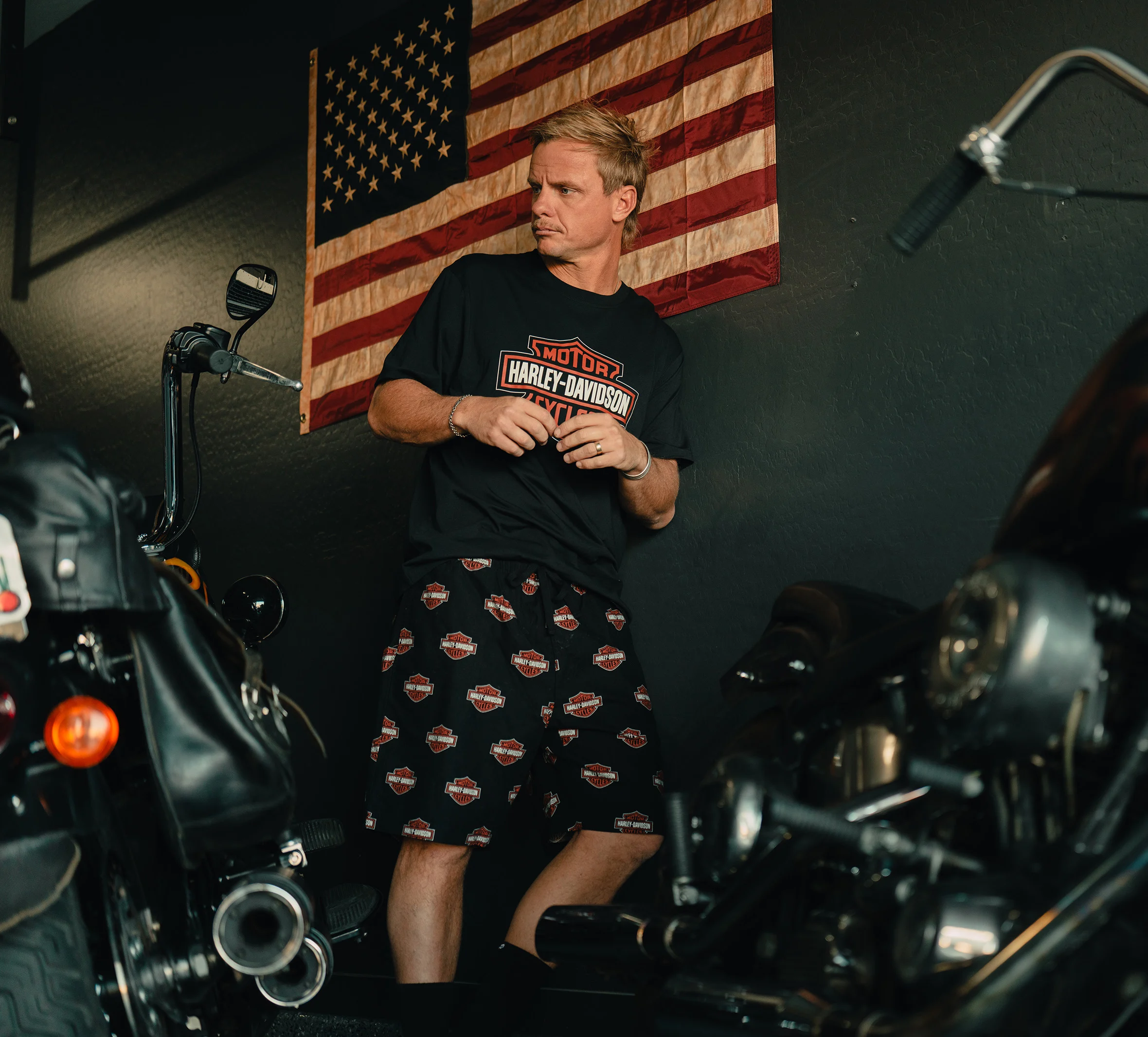 Men's Bar & Shield Print Pajama Shorts Set