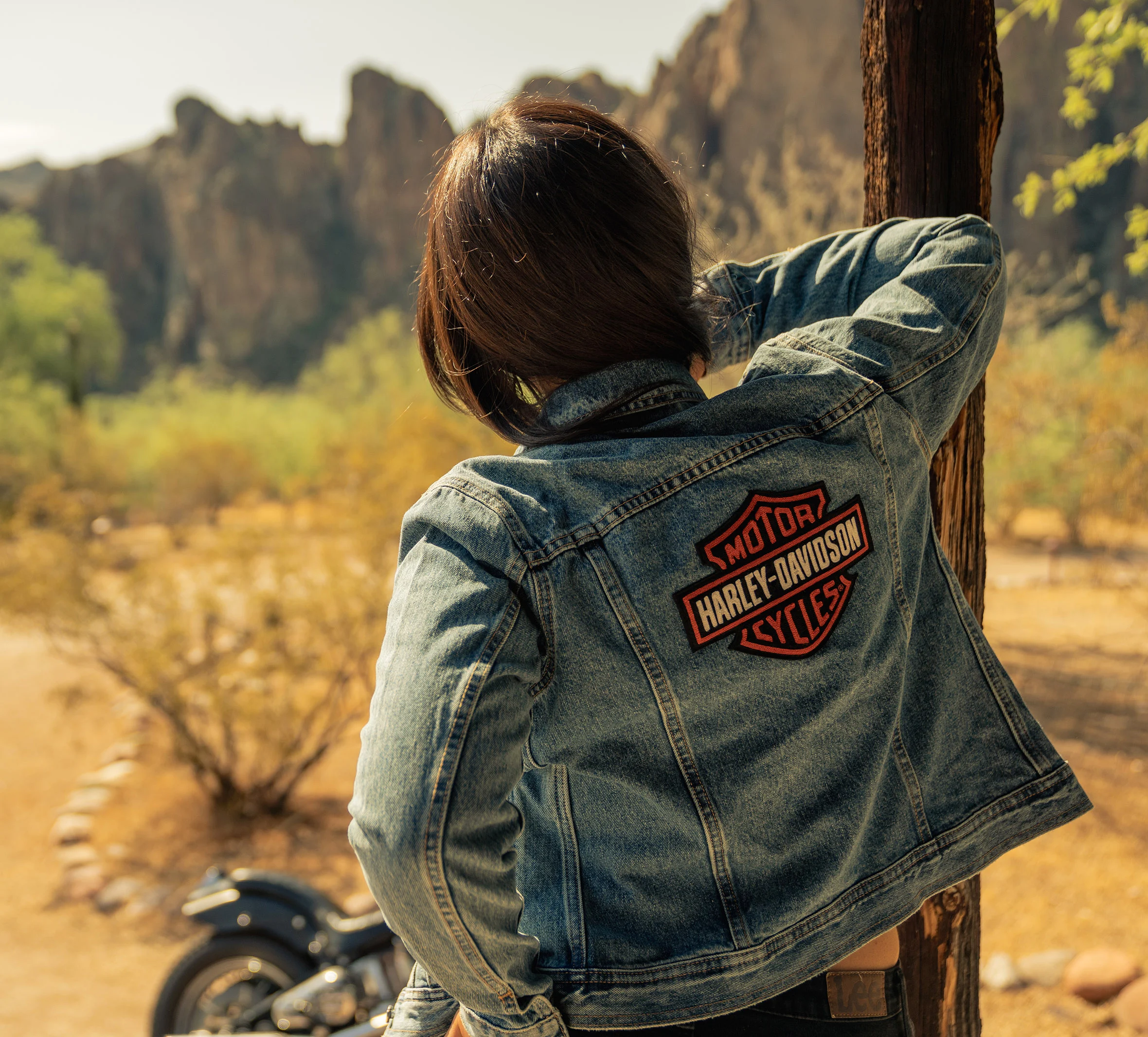 Women's Essential Bar & Shield Denim Jacket - Medium Indigo