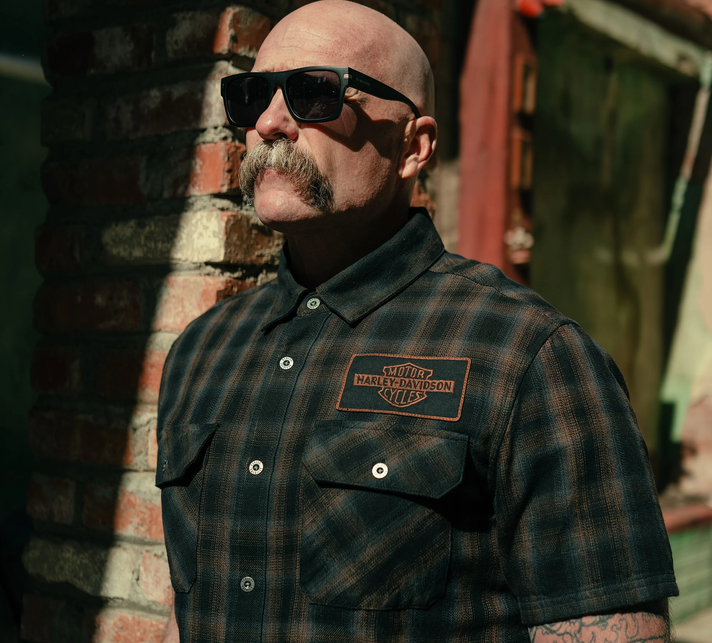 Men's Bar & Shield Plaid Short Sleeve Shirt