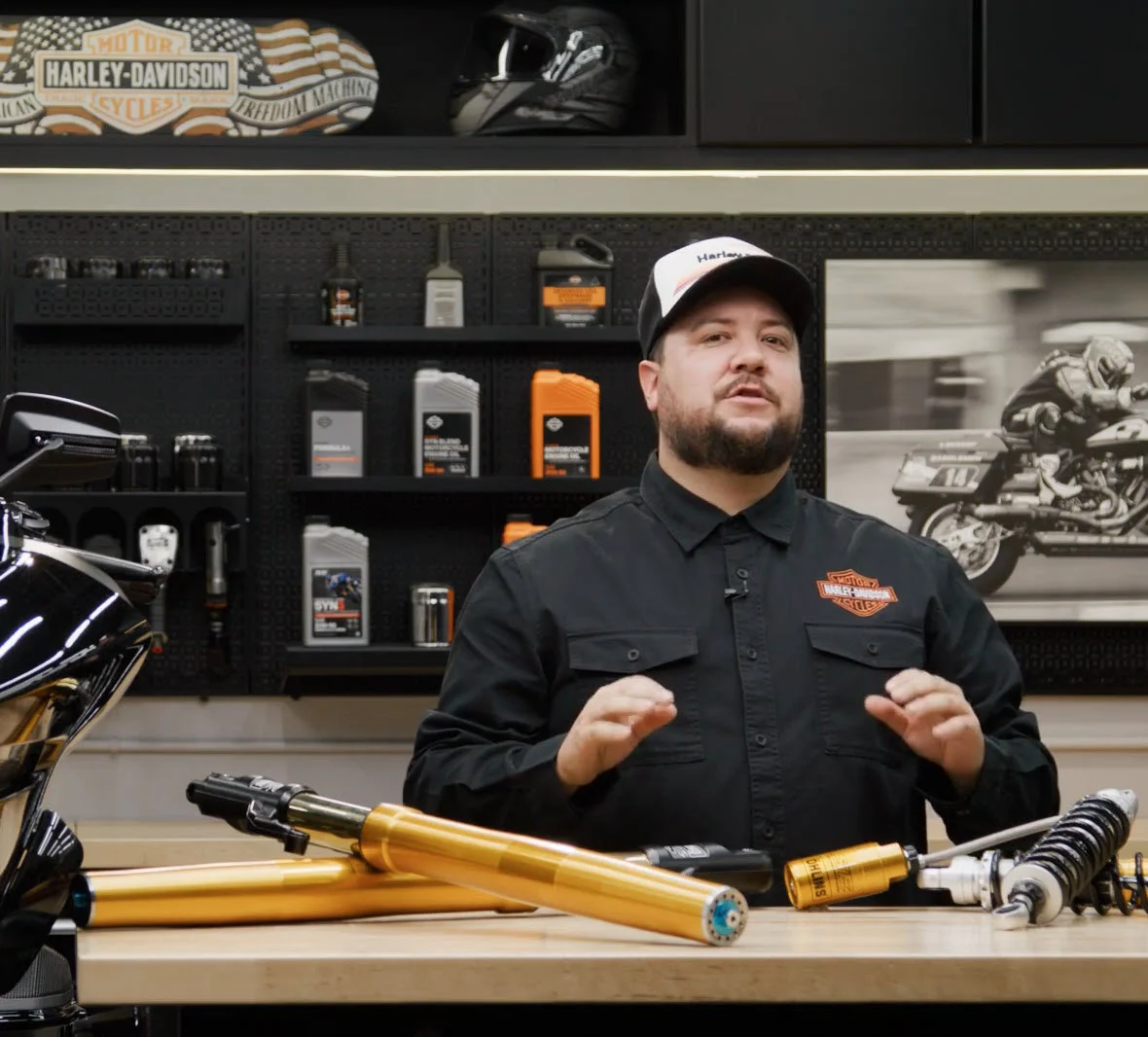 Screamin' Eagle/Öhlins Remote Reservoir Rear Shocks