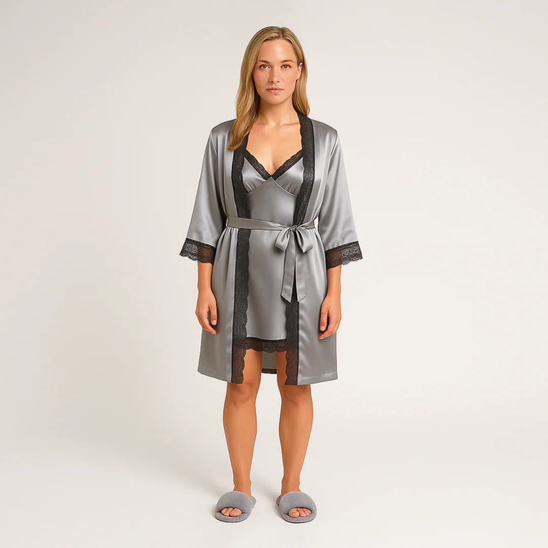 Elegant Satin Natt?j med Blondekant