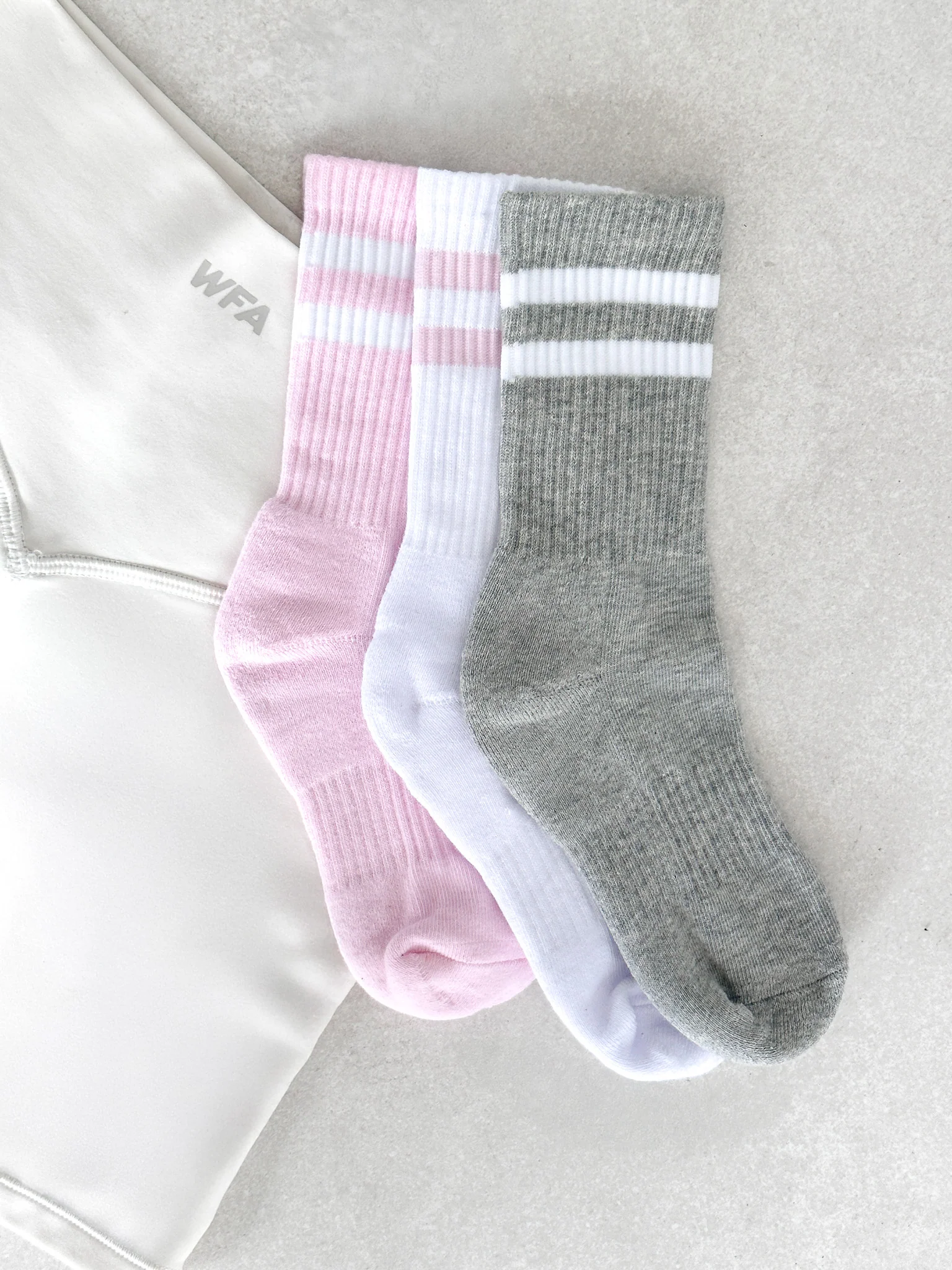 Wanna Be Close Socks Grey/White/Pink