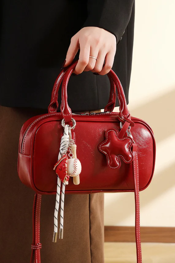Red Charm Minimalist Retro Handbag Sleek Commuter Bag