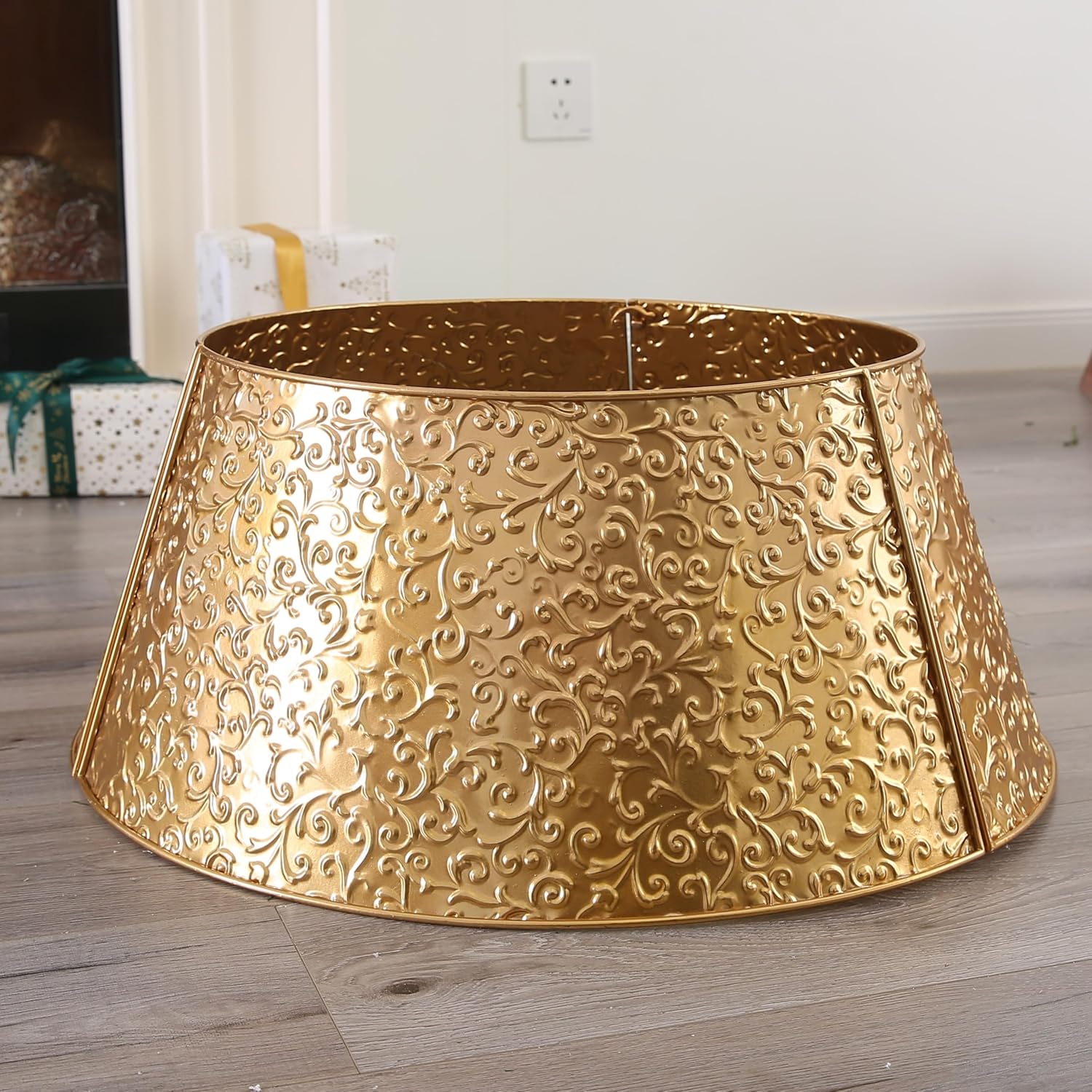 Embossed Golden Metal Christmas Tree Collar (Gold)