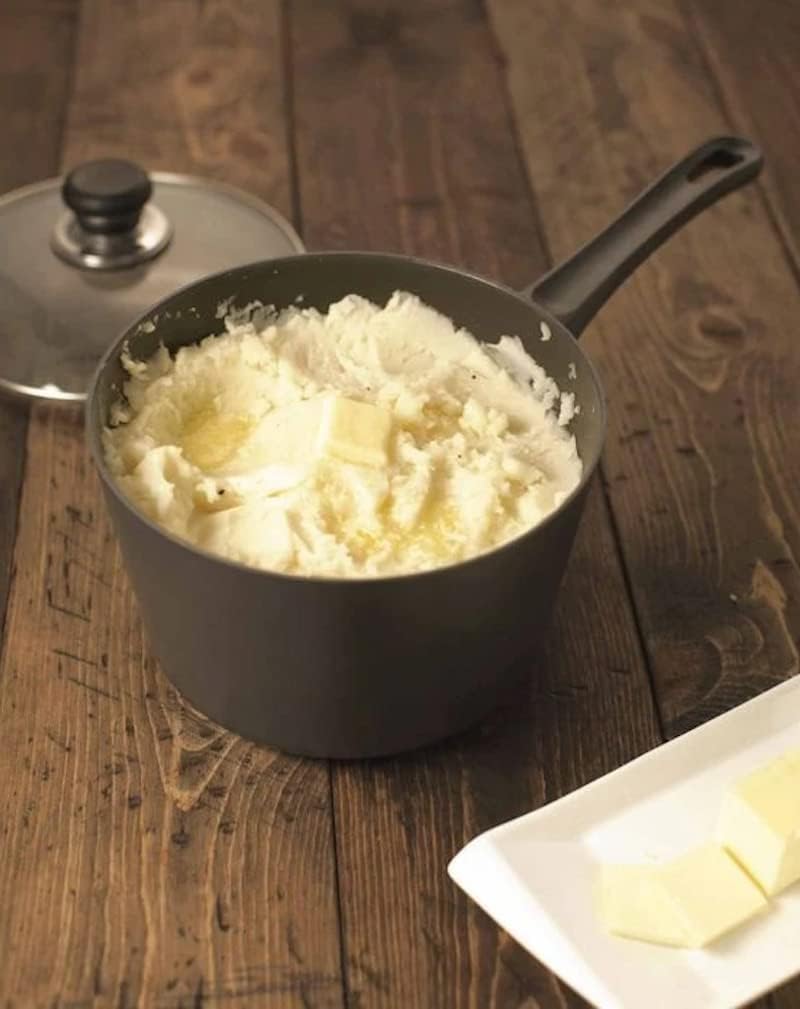 Scanpan Classic 1.25 Qt Nonstick Covered Saucepan – Metal Utensil Safe, Dishwasher & Oven Safe to 500°F, Works on Gas & Electric Stovetops, Black