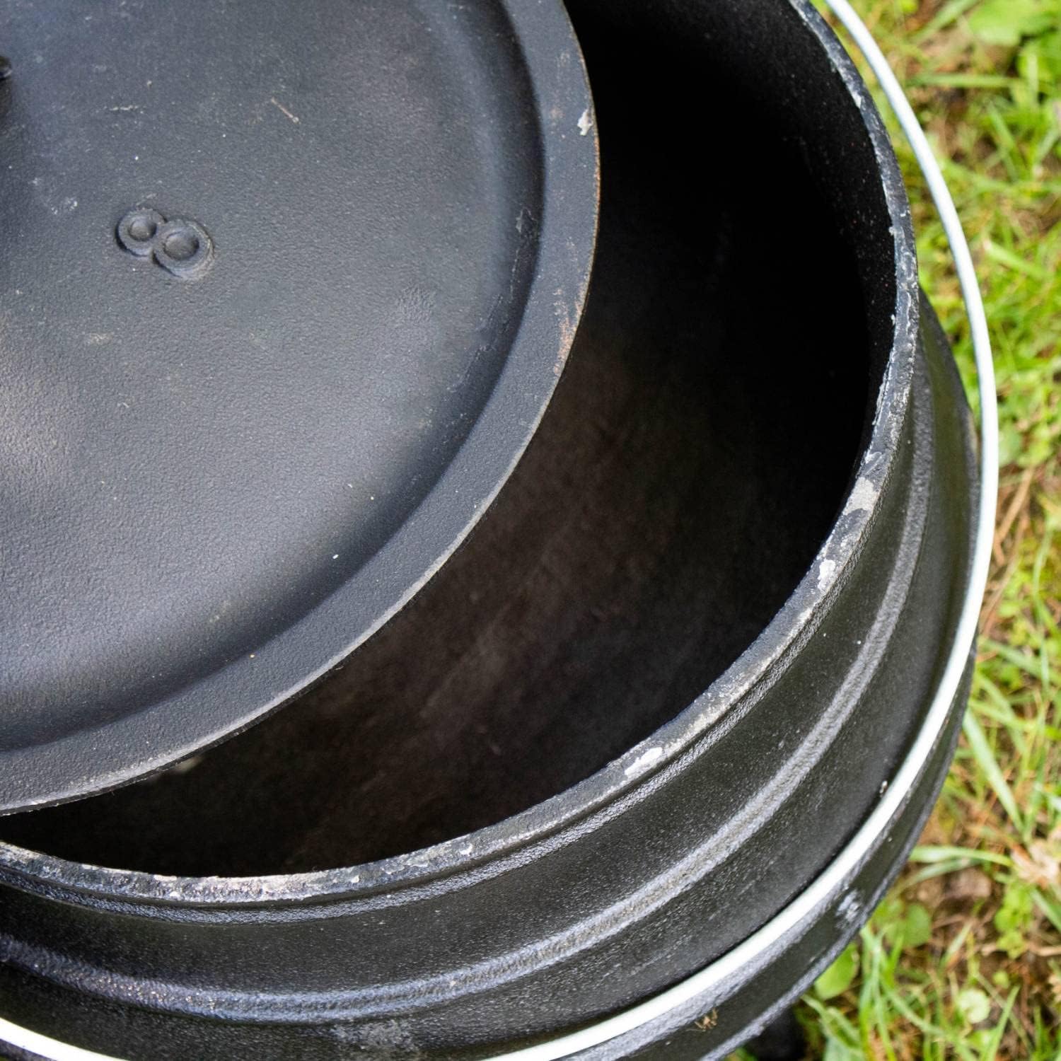 Lehman's Campfire Cooking Kettle Pot - Cast Iron Potje Dutch Oven with 3 Legs and Lid, 20.75 inch, 18.5 gallon
