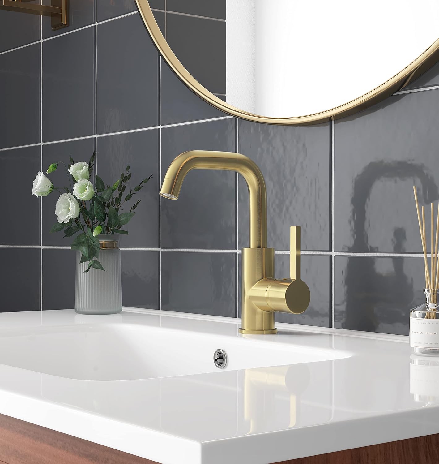 Solid Brass Single Handle Bathroom Sink Faucet Brushed Gold Bathroom Faucet Single Hole Lead-Free Black Vanity Faucet for Sink (Gold)