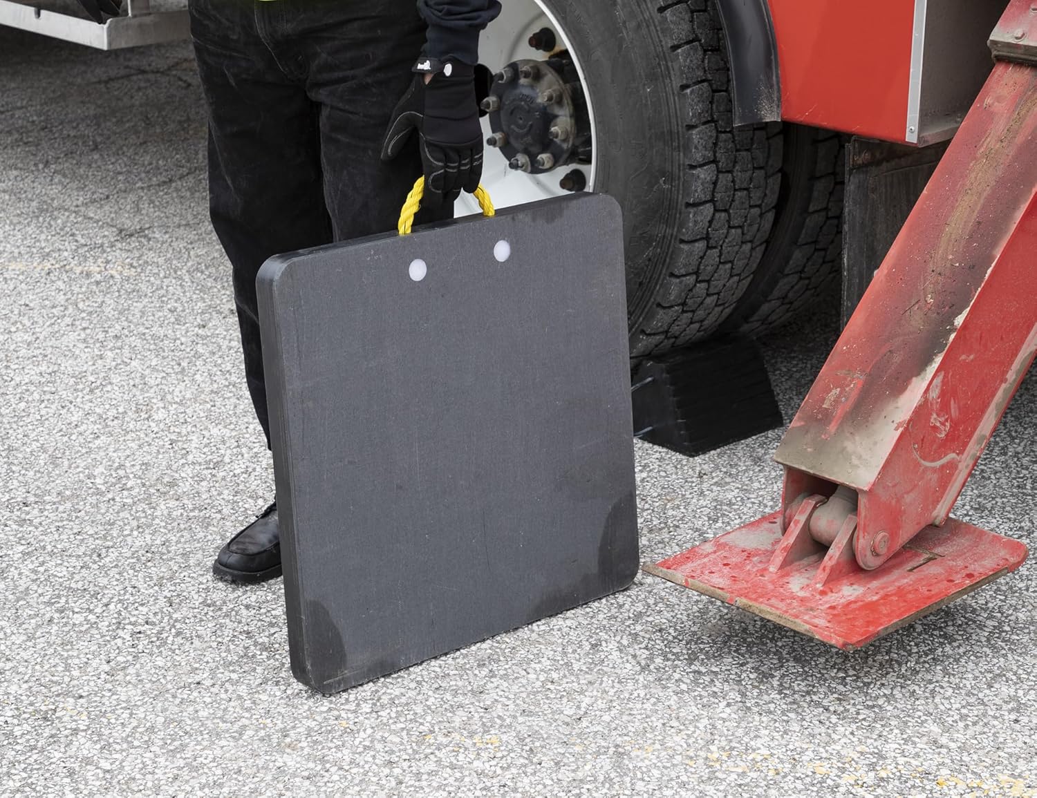 Buyers Products OP18X18P HDPE Poly Outrigger Pad, 18 X 18 X 1 Inch Thick, Lightweight Crane Pad With Rope Style Handle, Help Prevent Kack And Hydraulic Outrigger from Tipping or Slipping